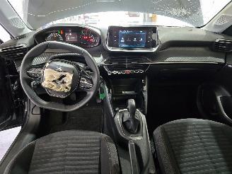 Peugeot 208 1.2 PT picture 24