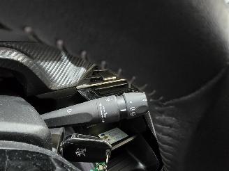 Peugeot 208 1.2 PT picture 28