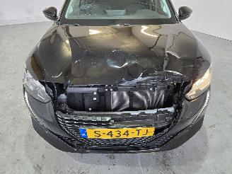 Peugeot 208 1.2 PT picture 10