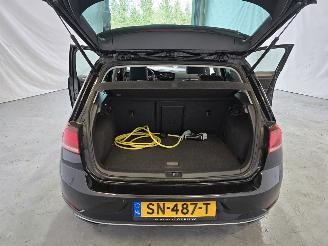 Volkswagen Golf E-Golf picture 16