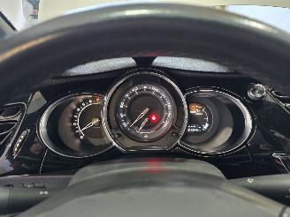 Citroën DS3 1.2 VTi So Chic picture 22