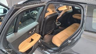 Volvo V-60 2.0 B3 Plus Dark picture 16