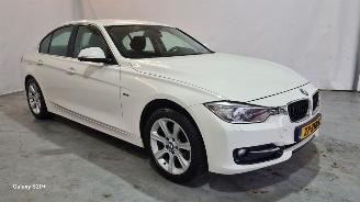 Damaged car BMW 3-serie 320i EfficientDynamics Edition Upgrade Edition 2013/2