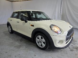 krockskadad bil auto Mini One 1.2 One Business 2017/9