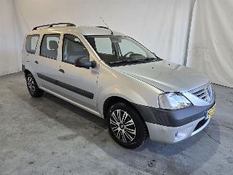 krockskadad bil auto Dacia Logan 1.6 Lauréate 2008/2