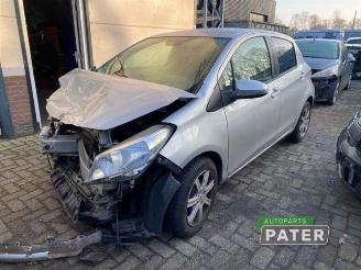 Coche siniestrado Toyota Yaris Yaris III (P13), Hatchback, 2010 / 2020 1.33 16V Dual VVT-I 2012/12