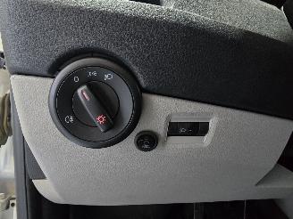 Volkswagen Transporter 2.0 TDI L2H1 Economy picture 26