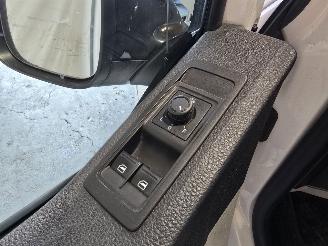 Volkswagen Transporter 2.0 TDI L2H1 Economy picture 25