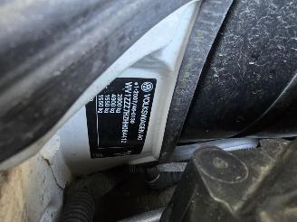 Volkswagen Transporter 2.0 TDI L2H1 Economy picture 18