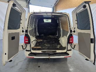 Volkswagen Transporter 2.0 TDI L2H1 Economy picture 21