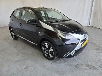 krockskadad bil auto Toyota Aygo 1.0 VVT-i x-cite 2015/10