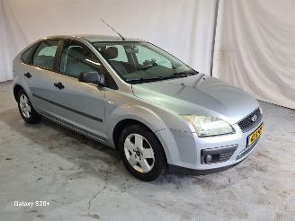 skadebil auto Ford Focus 1.6-16V First Edition 2005/4