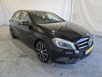 krockskadad bil auto Mercedes A-klasse 180 Prestige 2015/5
