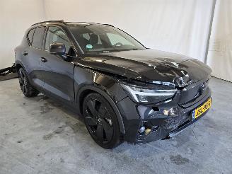 skadebil auto Volvo EX40 Twin Motor Ultra Black Edition 82 kWh 2025/12