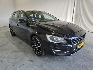 skadebil auto Volvo V-60 2.4 D5 Twin Engine R-Design 2016/12