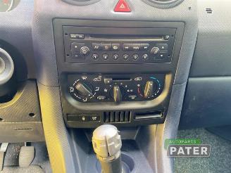 Peugeot 1007 1007 (KM), Hatchback 3-drs, 2004 / 2011 1.4 picture 6
