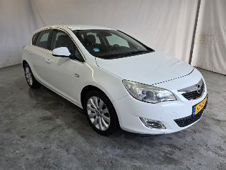 skadebil auto Opel Astra 1.4 Cosmo 2011/4