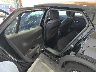 Peugeot e-2008 EV Active 54 kWh picture 28