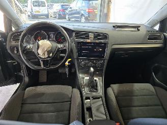 Volkswagen Golf 1.6 TDI Highline DSG picture 24