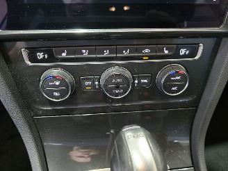 Volkswagen Golf 1.6 TDI Highline DSG picture 34
