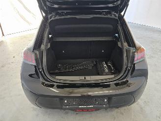 Peugeot 208 1.2 PT Active Pack picture 17