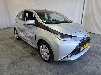 krockskadad bil auto Toyota Aygo 1.0 VVT-i x-play 2015/10