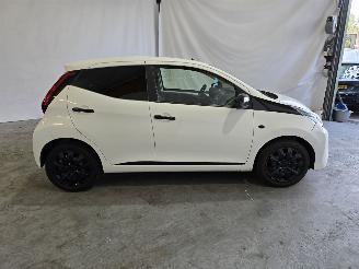 Toyota Aygo 1.0 VVT-i x-play picture 8