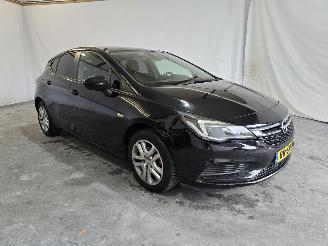 Vaurioauto  passenger cars Opel Astra 1.0 Online Edition 2017/10