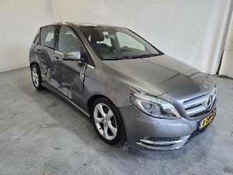 skadebil auto Mercedes B-klasse 180 Ambition 2014/1