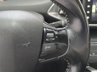 Peugeot 308 1.2 PureTech Allure picture 28