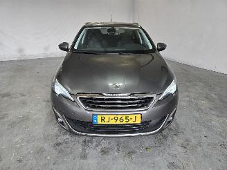 Peugeot 308 1.2 PureTech Allure picture 2