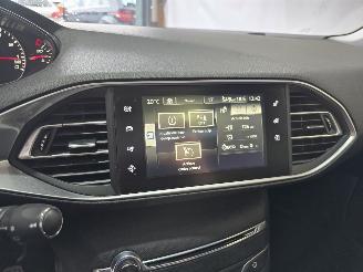 Peugeot 308 1.2 PureTech Allure picture 30