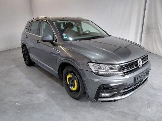 krockskadad bil auto Volkswagen Tiguan 1.4 TSI ACT Highl. 2018/4