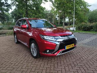 skadebil auto Mitsubishi Outlander 2.4 PHEV Intense+ 2020/11