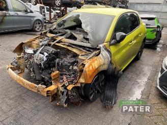 Vrakbiler auto Peugeot 208 208 II (UB/UH/UP), Hatchback 5-drs, 2019 1.2 Hybrid 110 2025/11
