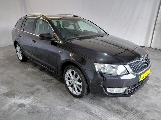 krockskadad bil auto Skoda Octavia 1.2 TSI Greentech JOY Businessline 2016/5
