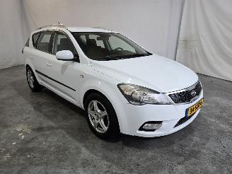 uszkodzony samochody osobowe Kia Cee d 1.4 CVVT Navigator Plus Pack 2012/3