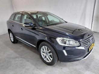 Schadeauto Volvo Xc-60 2.0 T5 FWD Polar+ 2017/6