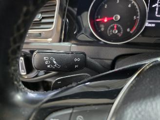Volkswagen Golf 2.0 TDI HL Bns R picture 21