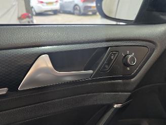 Volkswagen Golf 2.0 TDI HL Bns R picture 19