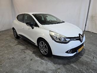 krockskadad bil auto Renault Clio 0.9 TCe ECO Night&Day 2014/8
