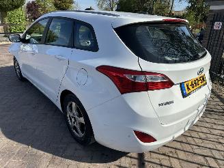 damaged passenger cars Hyundai I-30 1.4i i-Drive 2017/4