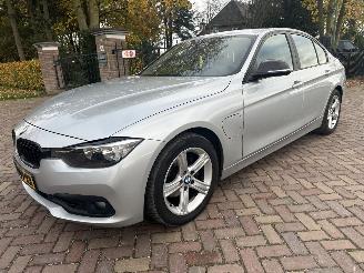 skadebil auto BMW 3-serie 330e Cent. Exec. 2016/8