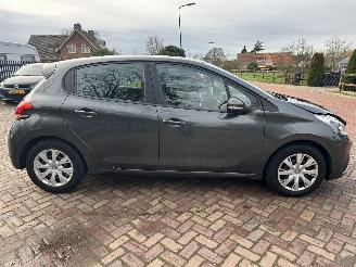 Peugeot 208 1.2 PureT. Blue Lion picture 5