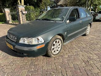 skadebil auto Volvo V-40 1.8 automaat 2000/1