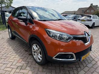 Vaurioauto  passenger cars Renault Captur 1.5 dCi Dynamique 2014/10