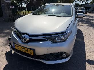 Voiture accidenté Toyota Auris Touring Sports 1.8 Hybrid Aspiration 2017/1