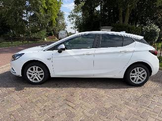 Opel Astra 1.0 Online Edition picture 2