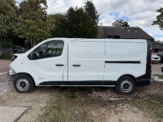 krockskadad bil bedrijf Renault Trafic 1.6 dCi T29 L2H1 Comfort 2017/6