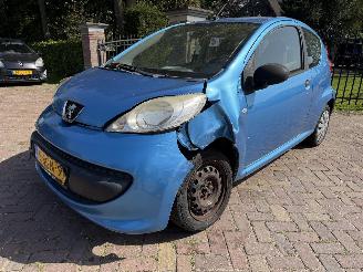Vaurioauto  passenger cars Peugeot 107 1.0-12V XR 2006/4